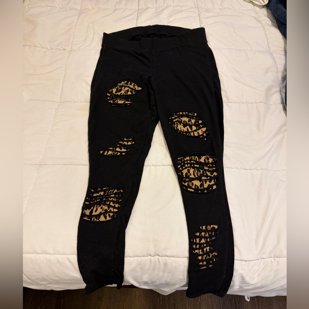 Ripped Leopard Print Leggings - Picture 2 of 5